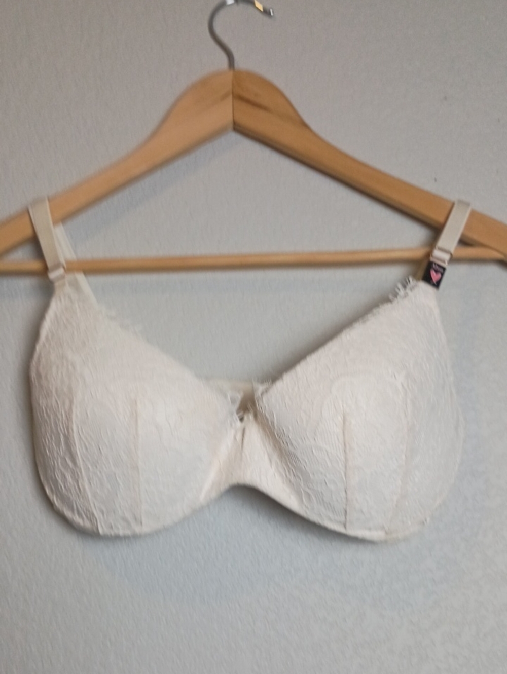 NWT Victoria Secret Push Up Bra Lace 32DD